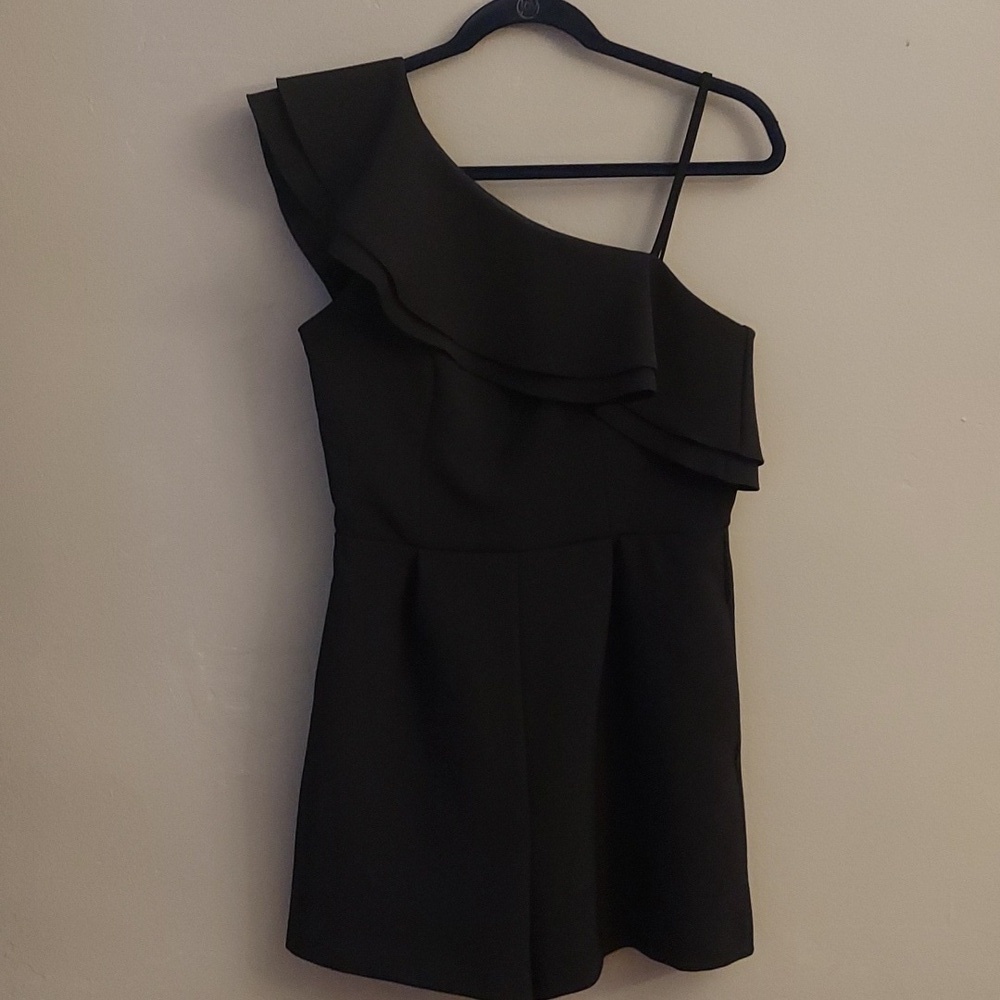 TOPSHOP 6 Black One Shoulder Ruffled Romper - Picture 4 of 15